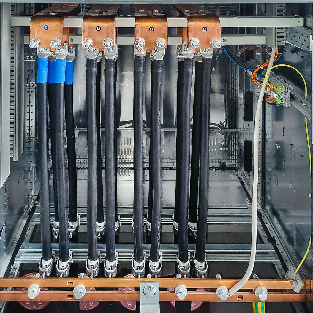 verschiedene Leiter im elektrischen Anschlusskasten